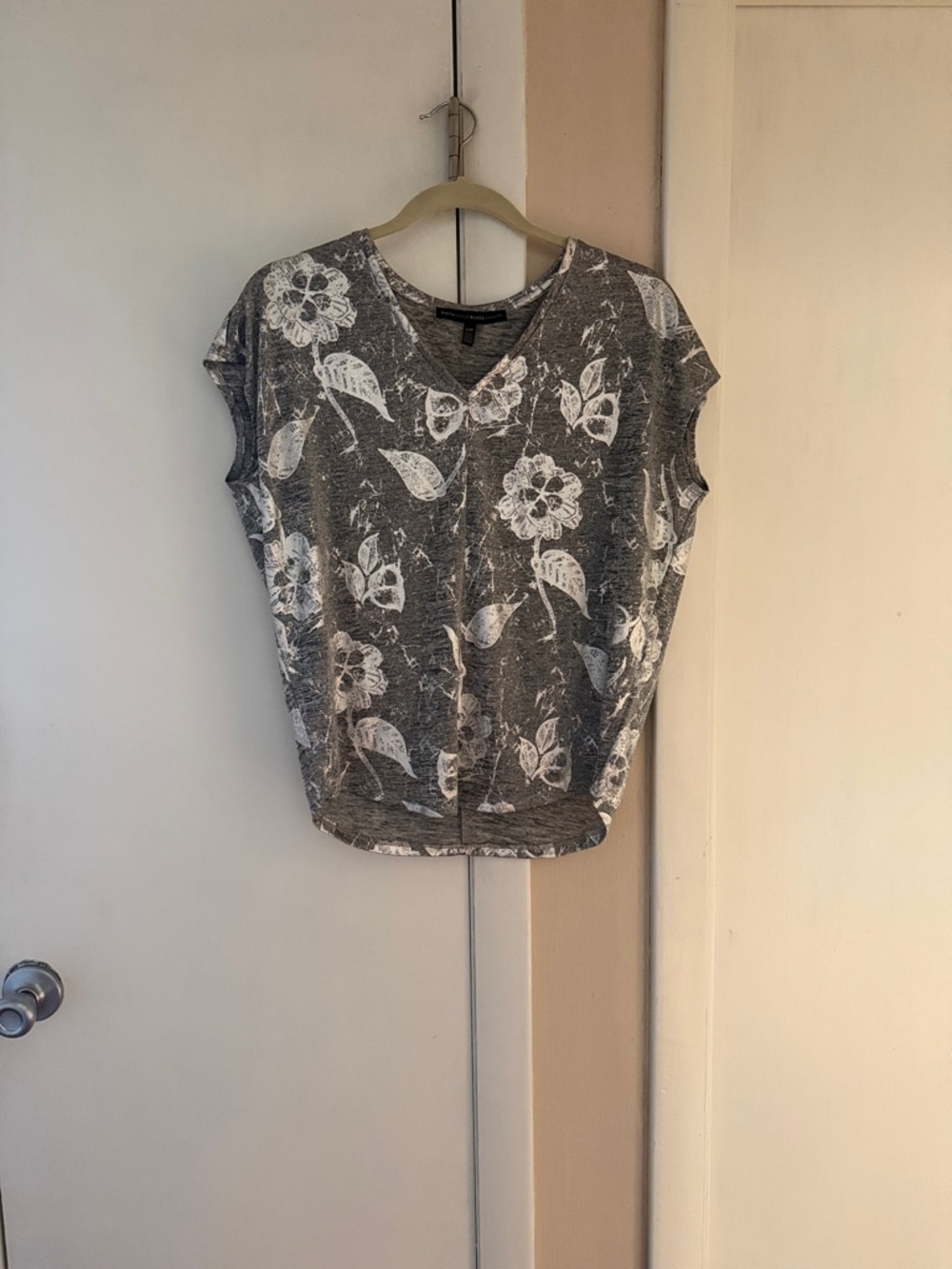 White House Black Market Floral V-Neck Short Sleeve Top